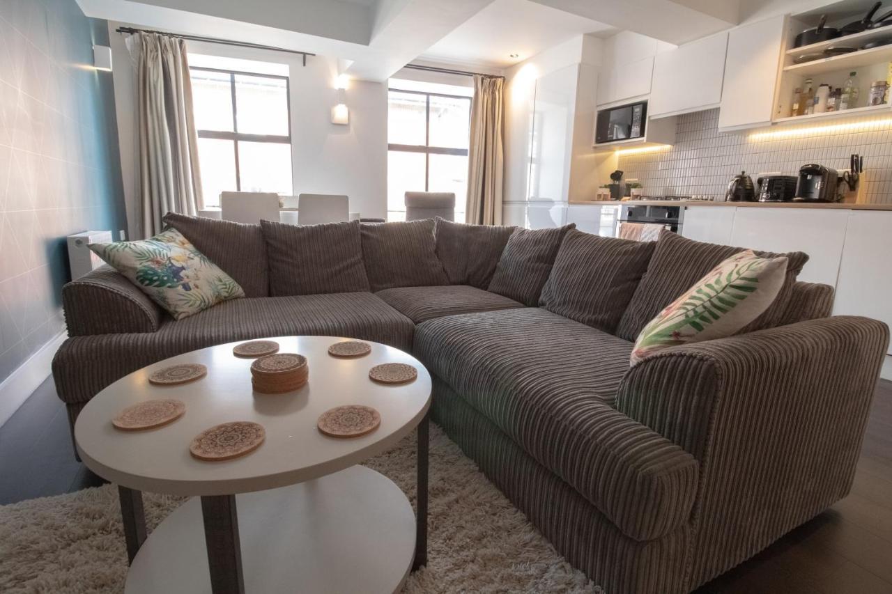 The New52 Oxford By 360Stays - Bespoke 2 Bed Luxury Apartment In The Heart Of Oxford City Centre With Parking Екстериор снимка